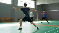 Tips-Melakukan-Pemanasan-Dinamis-Sebelum-Bermain-Badminton-Agar-Sendi-Menjadi-Lebih-Lentur